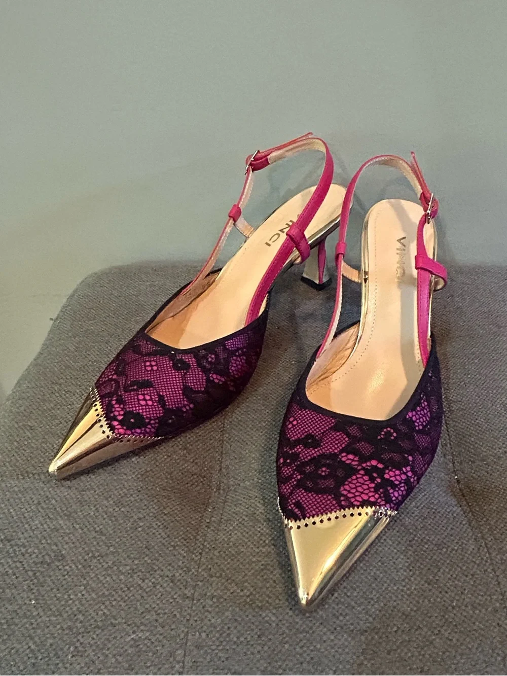 Vinci Bali Fuchsia Lace Slingback Heels Gold Cap Toe Sculptural Heel EU 39
